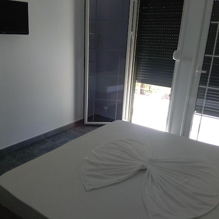 Guest House Solive Himarë Exteriér fotografie
